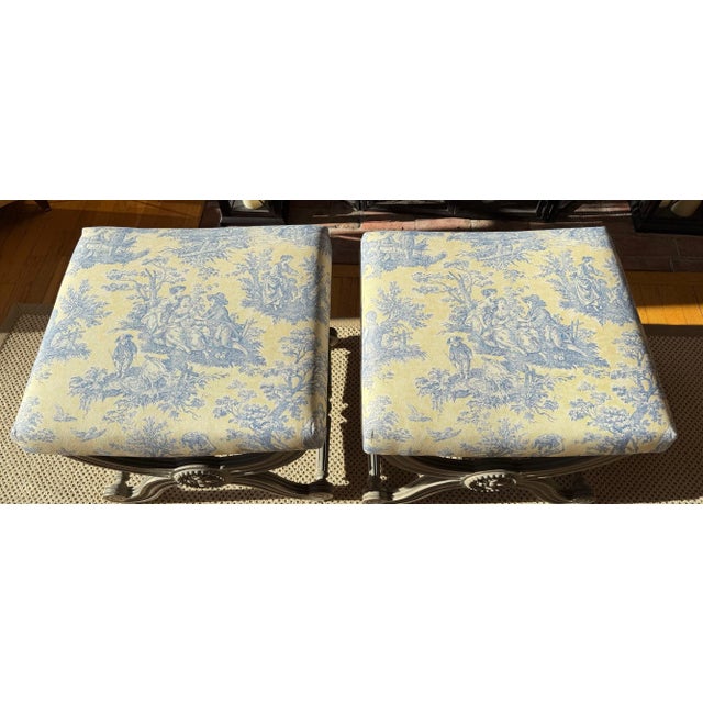 French Custom French Neoclassic X-Style Benches in Heritage Yellow and Blue Toile, Set of 2 For Sale - Image 3 of 17