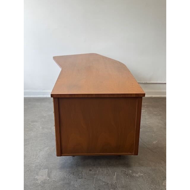 1960's Executive Desk by Founder's Furniture For Sale - Image 16 of 18