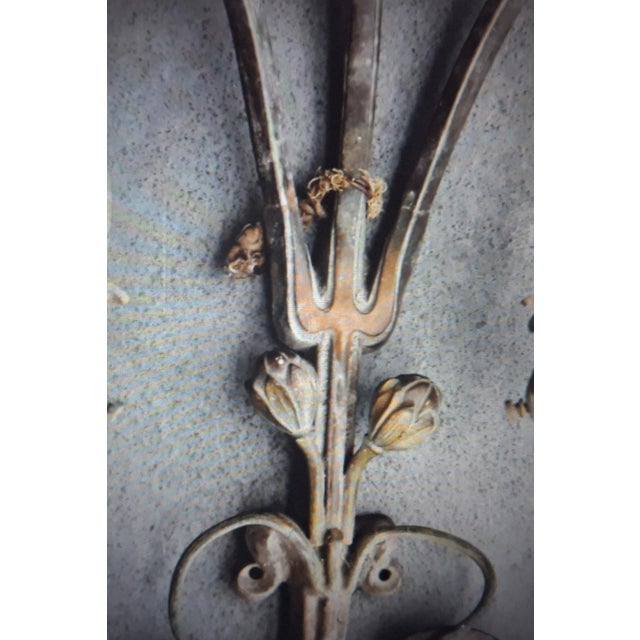 C1890 French Art Nouveau Polychromed Bronze Lily Pad Fleur Wall Sconce For Sale - Image 9 of 12