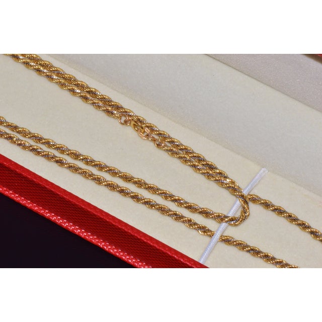 Metal Late 20th Century Estate Italian 14k Two-Tone Gold Twisted Rope Chain Unisex Necklace – 30.25 Inches For Sale - Image 7 of 10