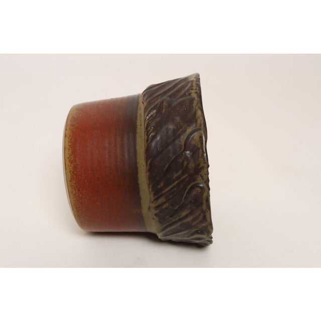 Vintage Crimson Incised Ceramic Planter With Saucer / Stand by Deanna Nichols For Sale - Image 9 of 18