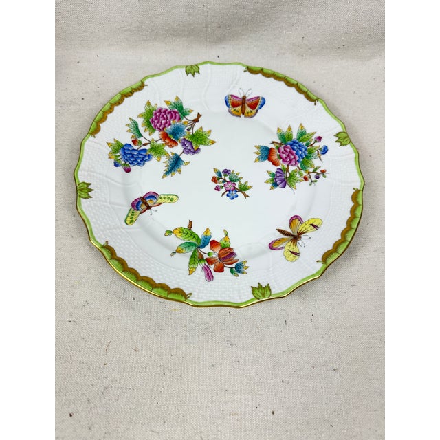Vintage Hand-Painted Herend Hungary Queen Victoria Porcelain Plate For Sale In New Orleans - Image 6 of 8