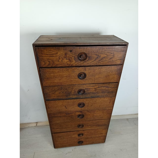 Oak Chest of Drawers, in Good conditions. Designed before 1890