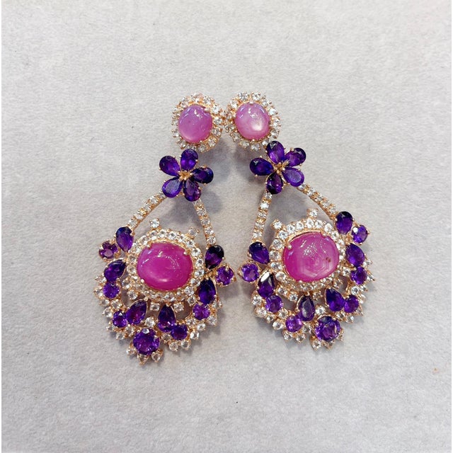 Bochic “Capri” Vintage Candy Drop Earrings Natural Star Ruby, Amethyst & White Topaz, Set in 18K Gold & Silver A vivid...