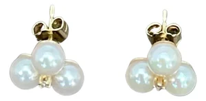 Tripod Pearl Stud Earring With Tiny Diamond in 14 Karat Yellow Gold