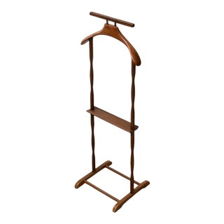 Vintage Mid-Century Modern Gentleman’s Valet Stand in Walnut For Sale