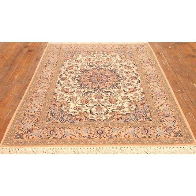 Middle Eastern Rug in Wool For Sale - Image 9 of 10