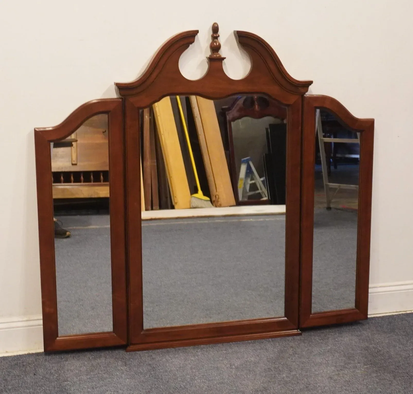 Thomasville Winston Court Solid Cherry Traditional Style 54