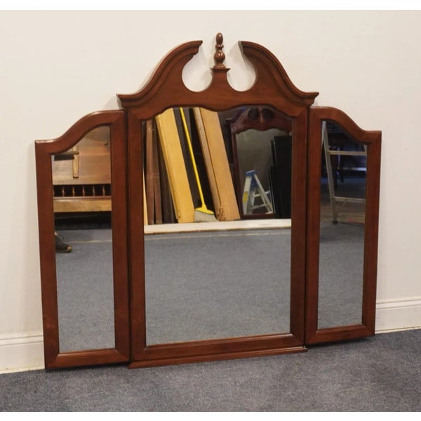 Thomasville Winston Court Solid Cherry Traditional Style 54