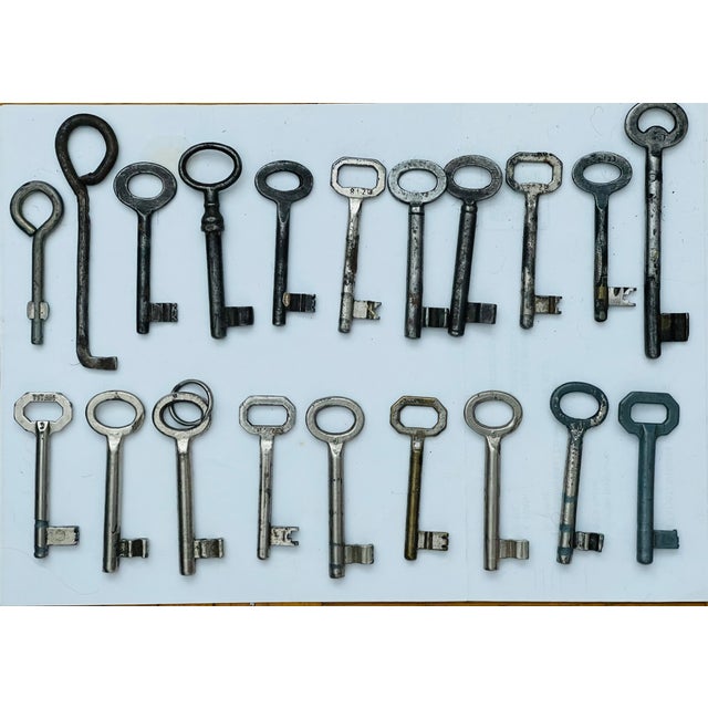 Lot of 14 pcs vintage skeleton door keys for inside or outside doors.