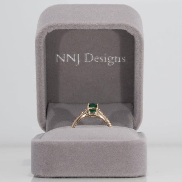 1Ct Zambian Emerald Ring With Earth-Mined Diamond Accents: Solid 14k Gold, 7x5mm, Size 6.75 For Sale - Image 4 of 9