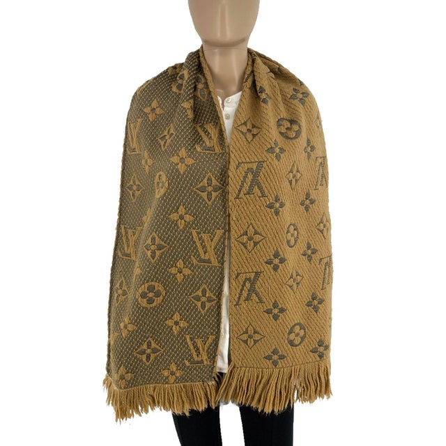 French Louis Vuitton Thick Wool & Silk Blend Brown Scarf For Sale - Image 3 of 9