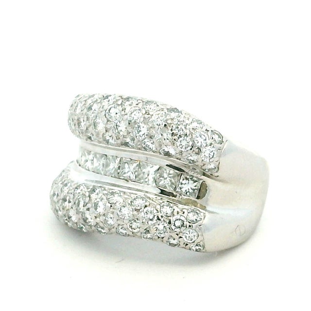 Antique White Italian 18k White Gold Diamond Crossover Ring, 3.74 Carats, Size 5.75 For Sale - Image 8 of 13