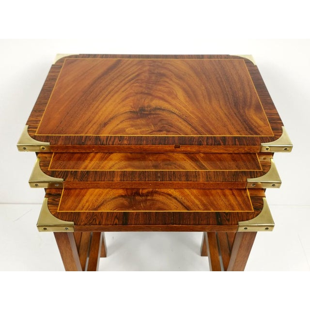 Wood Regency English Military Campaign Nesting Tables in Mahogany, 1940s, Set of 3 For Sale - Image 7 of 11