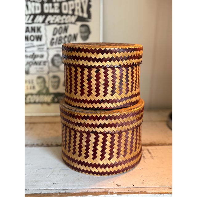 American Early 1900s American Woven Straw Nesting Boxes W Geometric Pattern, Set of 2 For Sale - Image 3 of 8