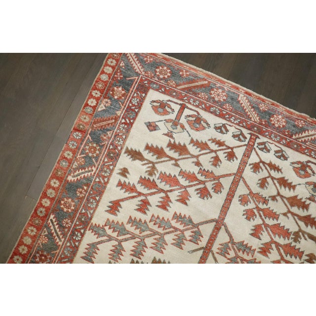 Early 20th Century Ivory Branch Pattern Persian Bakhtiari Accent Runner - 4'2" x 9'2" For Sale In New York - Image 6 of 7