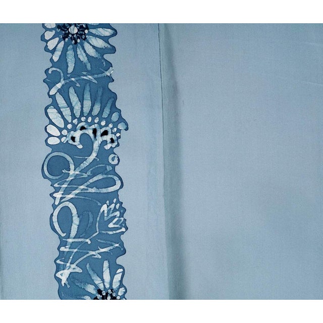 Elegant Vintage Japanese Silk Kimono with Shibori Band Design For Sale - Image 13 of 13