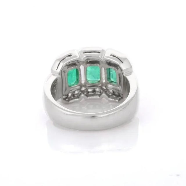 3.1 Ct Emerald With Diamonds Three Stone Wedding Ring Size 7 in 18k Gold For Sale In New York - Image 6 of 12