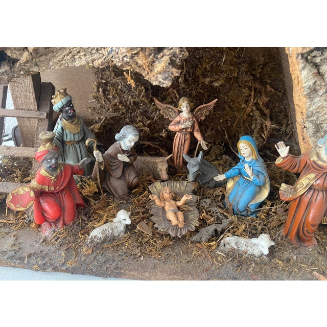 Wood Mid-Century Vintage Musical Nativity Crèche Stable (Plays "Silent Night") For Sale - Image 7 of 14