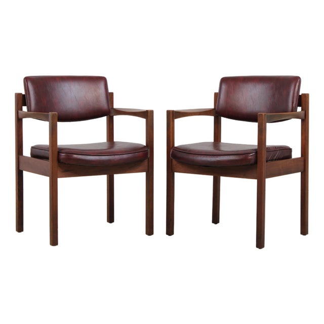 Pair of Jens Risom Mid Century Modern Walnut Armchairs For Sale