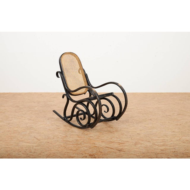 No. 10 Childrens Rocking Chair in Bentwood and Cane from Michael Thonet, 1860s For Sale - Image 10 of 13