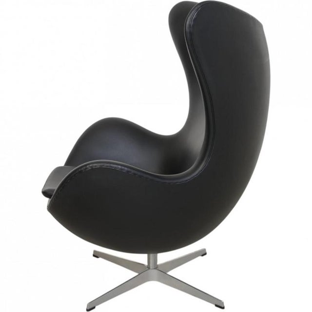 Egg Chair in Black Aura Leather by Arne Jacobsen, 2012 For Sale - Image 11 of 18