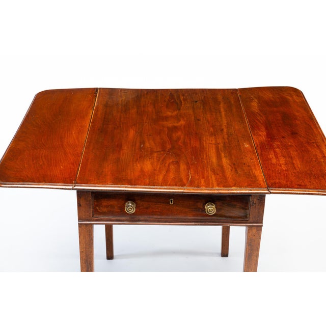 Late Georgian Mahogany Pembroke Table, England, Circa 1780–1820 For Sale - Image 4 of 5