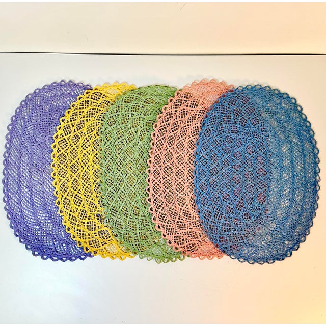 These vintage straw woven placemats may have never been used. They are in very good condition. This is a set of 5 has one...