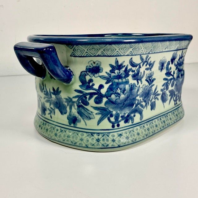 Chinoiserie 1950s Vintage Boho Chic Chinoiserie Hollywood Regency Celadon and Blue Foot Bath Catchall For Sale - Image 3 of 14
