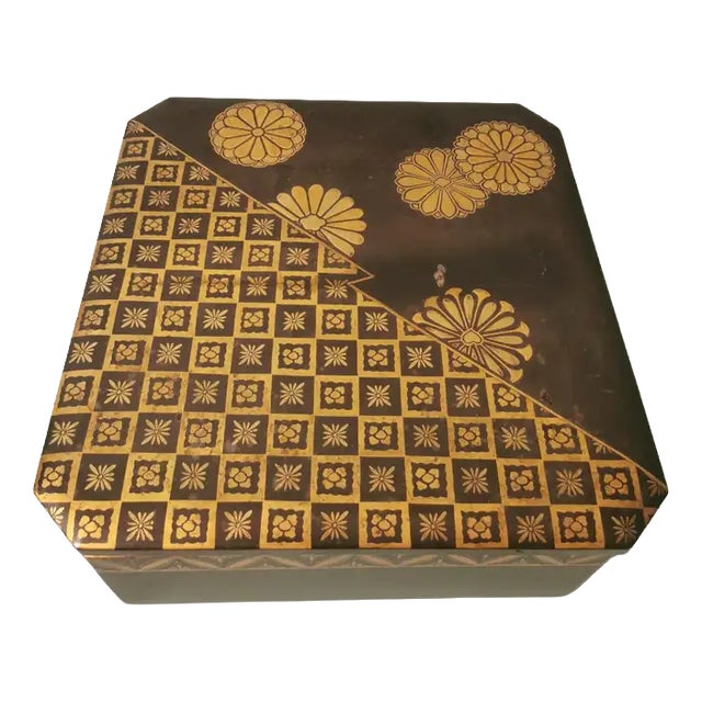 Japanese Lacquered Wooden Box in Gold, 1890s For Sale