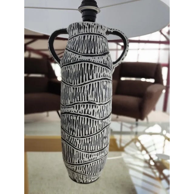 Large 1950s ceramic lamp new lame and electrical system dimensions: foot h44 x l22 x p11 cm - with h75 xd40 cm lampshade...
