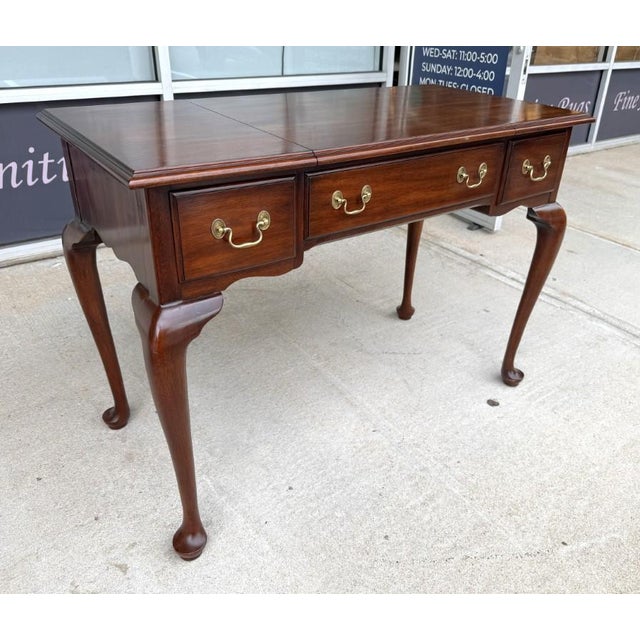 American 1980s Henkel Harris Solid Mahogany Vanity Model No. 2704 For Sale - Image 3 of 18