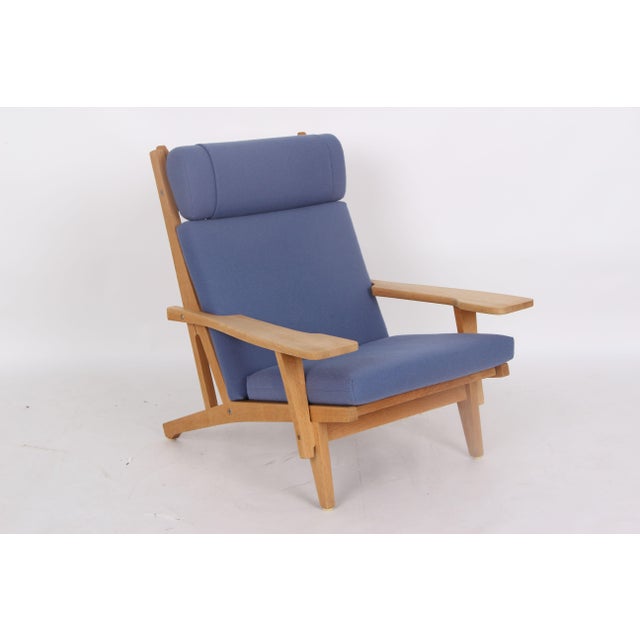 Used armchair in good condition, model GE375. The armchair was designed by Hans J. Weger in 1969 and produced until...