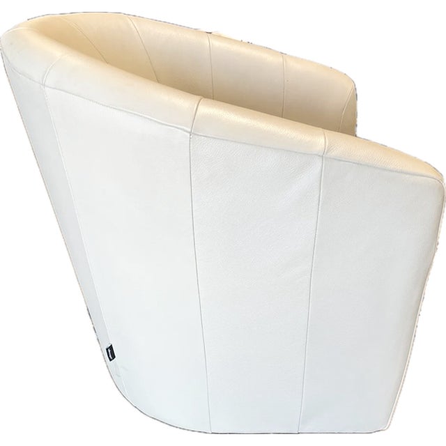Contemporary Natuzzi Giada Ivory Cream Leather Swivel Club Chair For Sale - Image 3 of 8