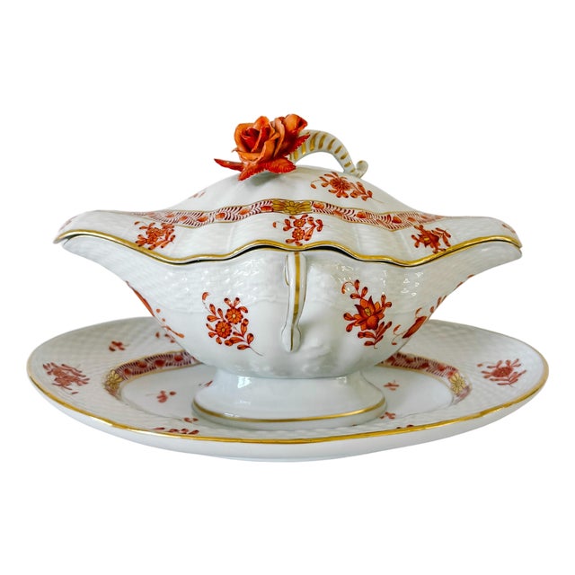 Herend Chinese Bouquet Rust Gravy Boat With Attached Plate & Lid and Rose Finial For Sale