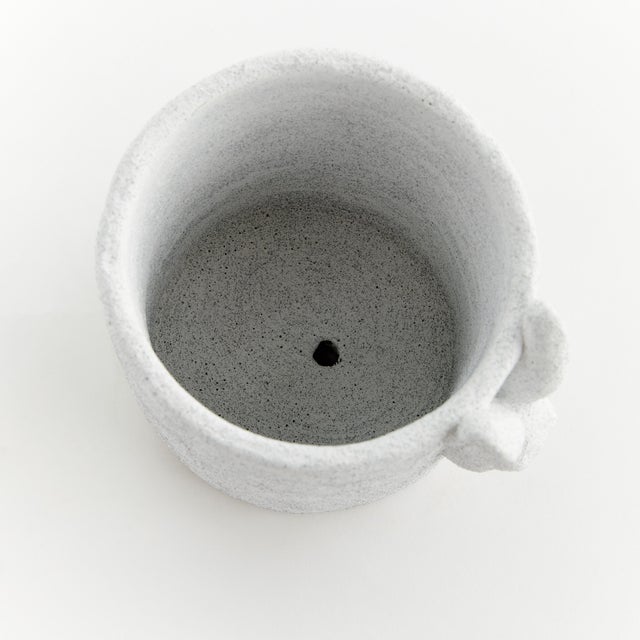Kenneth Ludwig Chicago Rabbit Relief Pot Large For Sale - Image 4 of 4