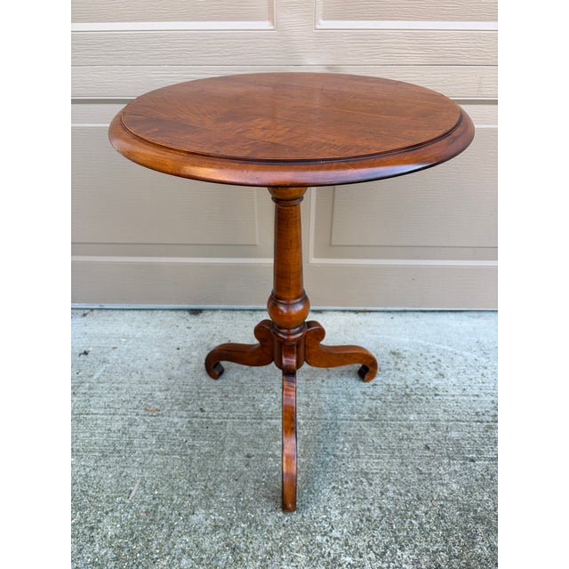 Late 20th Century Ethan Allen American Colonial Cherry Wood Side Table For Sale - Image 9 of 10