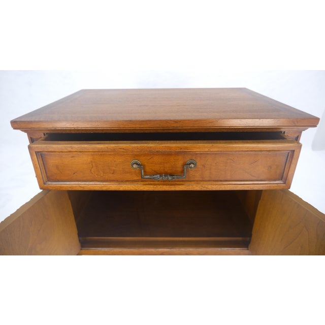 Late 20th Century Baker One Drawer 2 Doors End Table Night Stand MINT! For Sale - Image 5 of 8