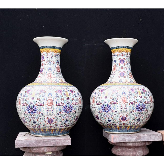 Chinese Qianlong Bulbous Shangping Form Porcleain Vases, Set of 2 For Sale - Image 11 of 11