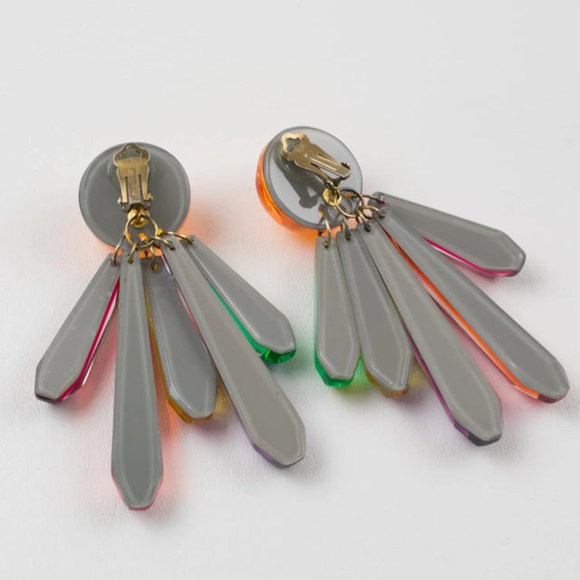 Kaso Oversized Multicolor Lucite Pair of Clip Earrings For Sale - Image 4 of 5