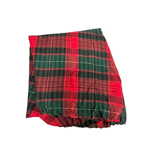 American Vintage Red Green Plaid Tartan Round Tablecloth & 4 Napkins Styled After Ralph Lauren Christmas For Sale - Image 3 of 8