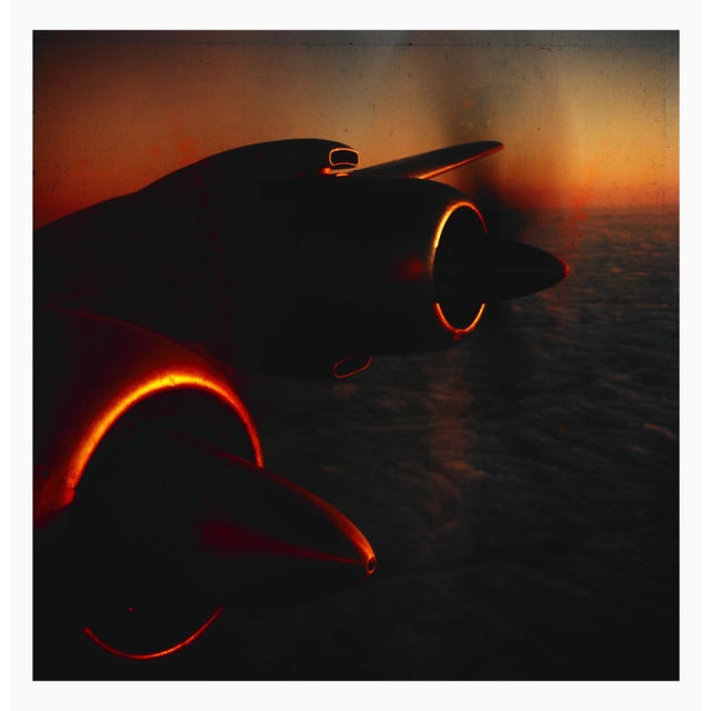 A moment in time In 2021, a gallery from Brussels contacted us. There, a photographic collection had been kept in tin...