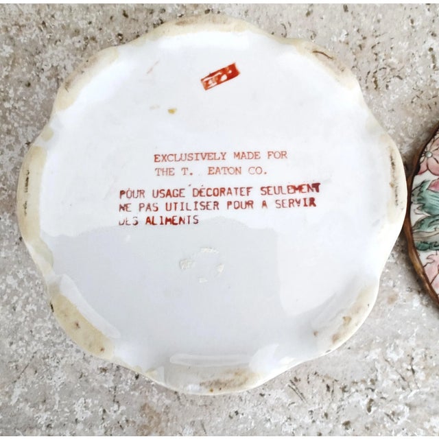 1980s Vintage Toyo Powder Box /Jewelry Box Exclusively for T.Eaton Co For Sale - Image 5 of 5