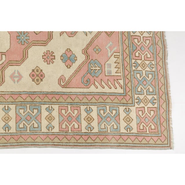 1950s Vintage Turkish Medallion Rug, Hand-Knotted Wool, Dusty Pink and Cream For Sale - Image 5 of 10