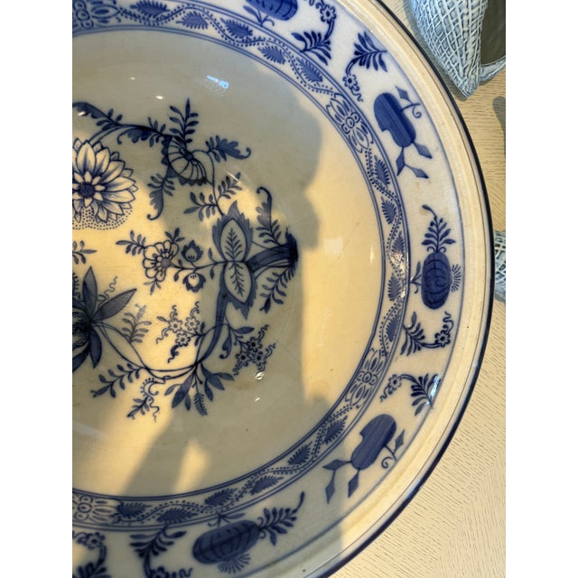Late 19th Century Villeroy & Boch Dresden Blue Onion Basin Bowl For Sale In Los Angeles - Image 6 of 13