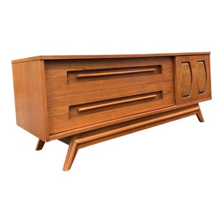 1960s Vintage Young & Co Mid Century Modern Design Low Credenza For Sale