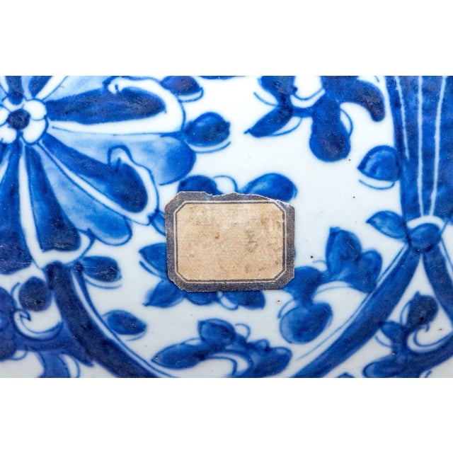 Chinoiserie Large Antique 19th Century Chinese Export Blue & White Porcelain Vases With Covers - a Pair For Sale - Image 3 of 12