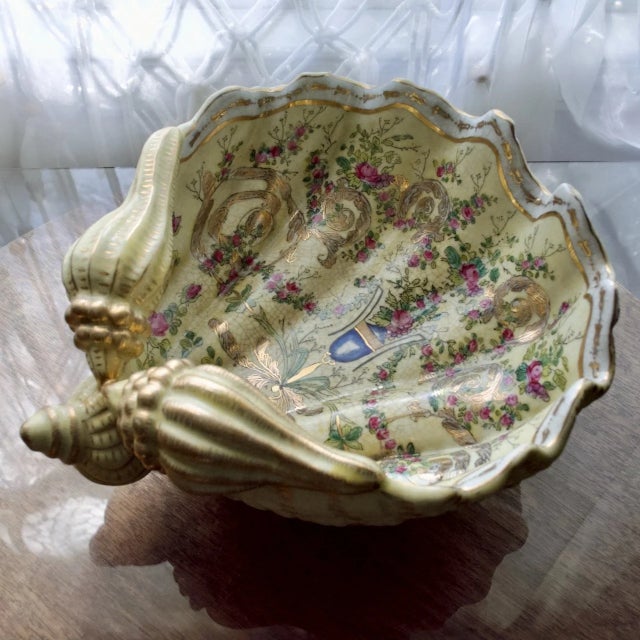 Light Yellow United Wilson 1897 Chinese Porcelain Shell Bowl – Hand Painted Floral With Gold Accents, Hong Kong For Sale - Image 8 of 12