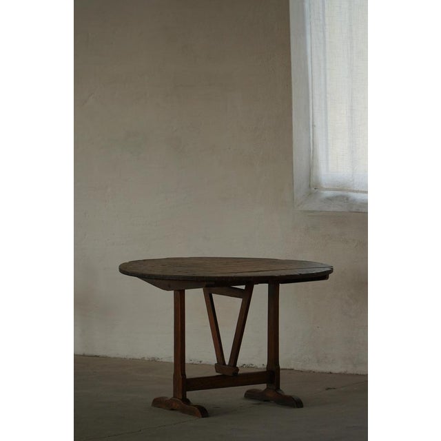 French Provincial Round Tilt-Top Table in Oak, 1890s For Sale - Image 17 of 18