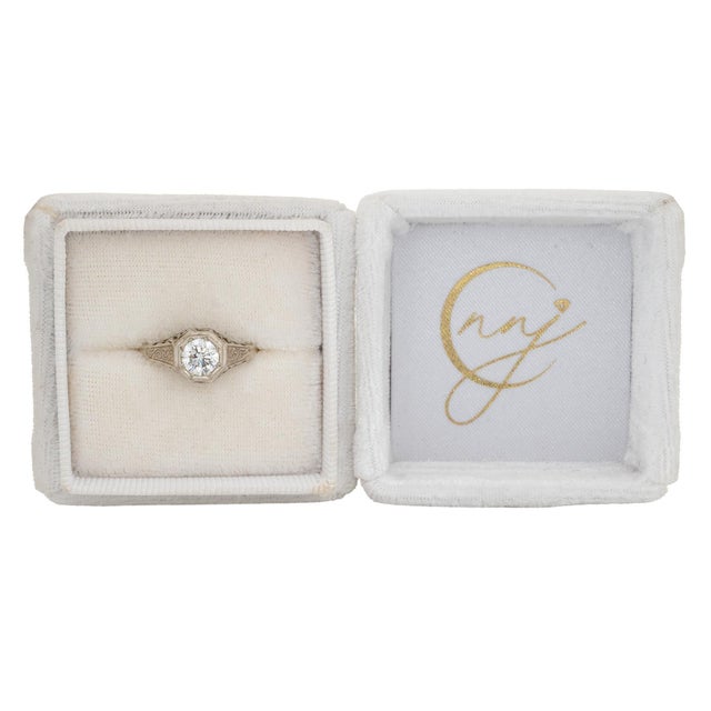 Modern Vintage Estate Diamond Ring, 5mm Round Natural Diamond Solitaire: Solid 14k Gold, Size 6.75 For Sale - Image 3 of 8